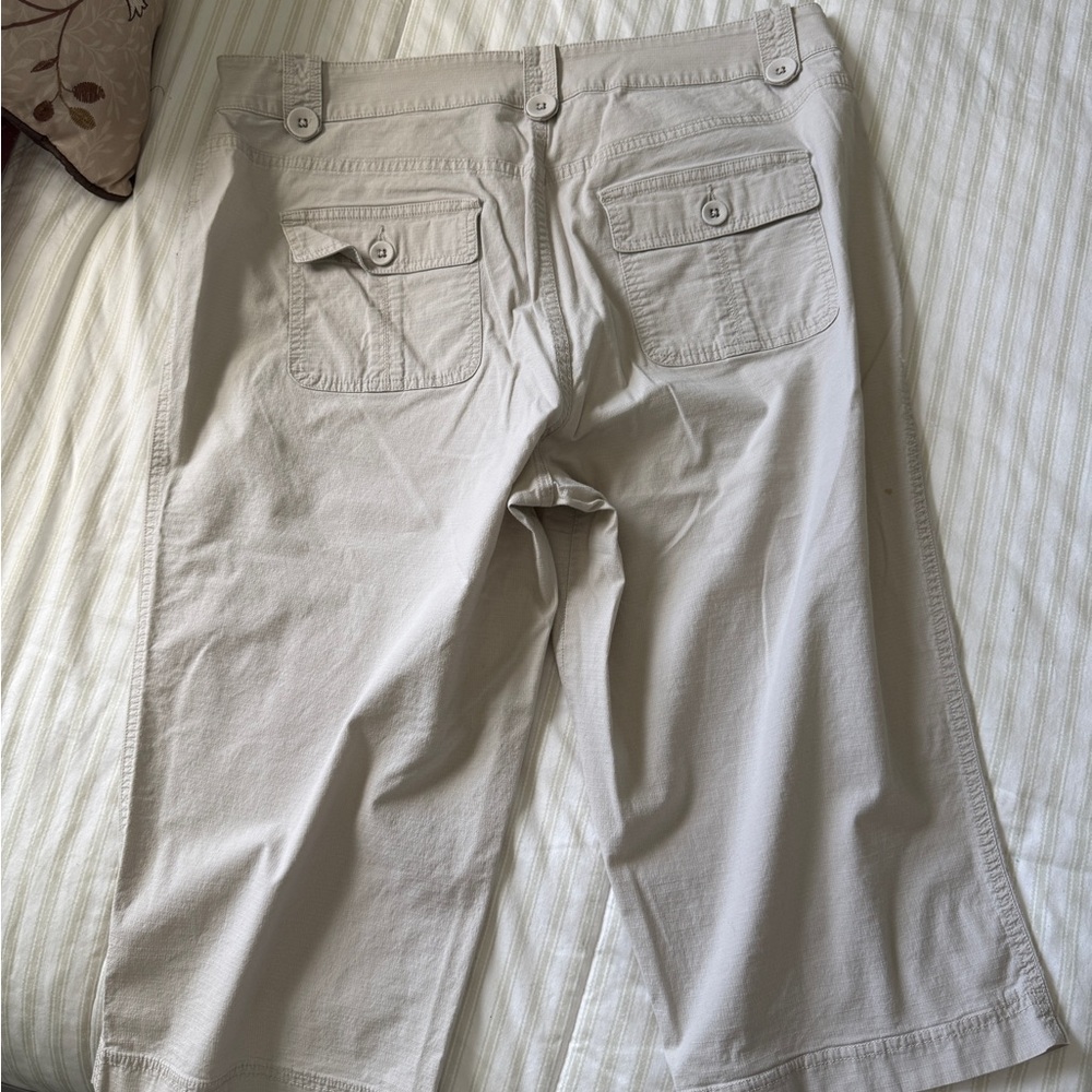 Lightweight capri. - Picture 2 of 4